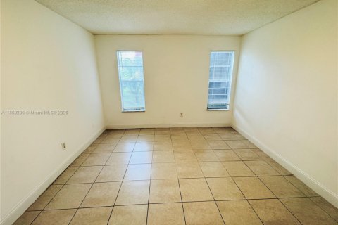 Condominio en venta en Lauderhill, Florida, 1 dormitorio, 68.28 m2 № 1962706 - foto 7