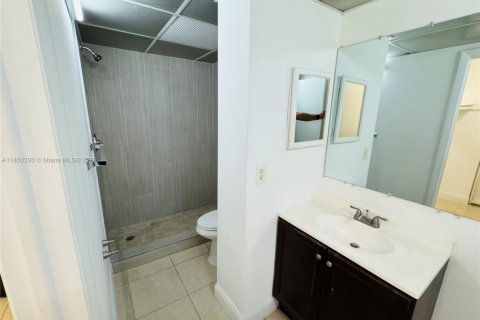 Condominio en venta en Lauderhill, Florida, 1 dormitorio, 68.28 m2 № 1962706 - foto 8