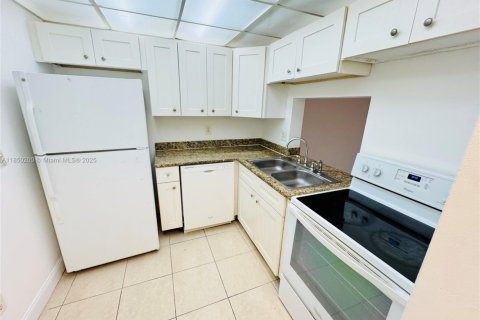 Condominio en venta en Lauderhill, Florida, 1 dormitorio, 68.28 m2 № 1962706 - foto 3