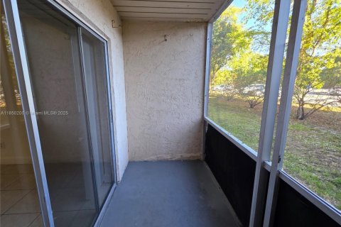 Condominio en venta en Lauderhill, Florida, 1 dormitorio, 68.28 m2 № 1962706 - foto 4