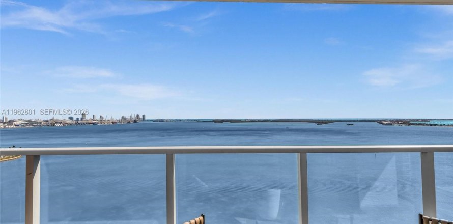 Condominio en Miami, Florida, 2 dormitorios  № 2024141