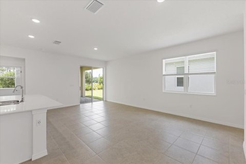 Villa ou maison à vendre à Wildwood, Floride: 4 chambres, 139.45 m2 № 2408662 - photo 9