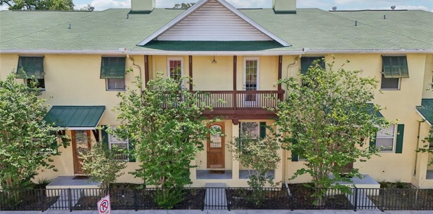 Townhouse in Tampa, Florida 3 bedrooms, 103.4 sq.m. № 1852579