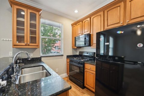 Townhouse in Tampa, Florida 3 bedrooms, 103.4 sq.m. № 1852579 - photo 4