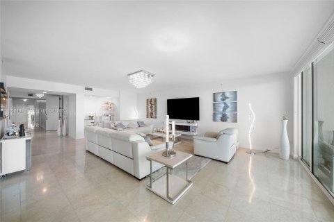Copropriété à louer à Aventura, Floride: 2 chambres, 276.85 m2 № 1858857 - photo 9