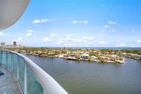 Copropriété à louer à Aventura, Floride: 2 chambres, 276.85 m2 № 1858857 - photo 2