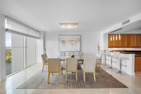 Copropriété à louer à Aventura, Floride: 2 chambres, 276.85 m2 № 1858857 - photo 15