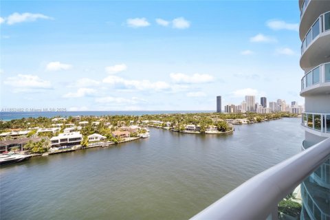Copropriété à louer à Aventura, Floride: 2 chambres, 276.85 m2 № 1858857 - photo 1