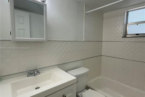 Apartamento en alquiler en Hollywood, Florida, 1 dormitorio № 2007087 - foto 13