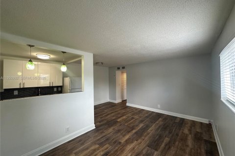 Apartamento en alquiler en Hollywood, Florida, 1 dormitorio № 2007087 - foto 9