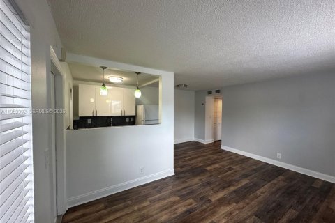 Apartamento en alquiler en Hollywood, Florida, 1 dormitorio № 2007087 - foto 10