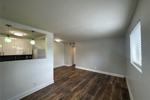 Apartamento en alquiler en Hollywood, Florida, 1 dormitorio № 2007087 - foto 8