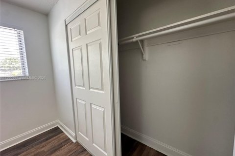 Apartamento en alquiler en Hollywood, Florida, 1 dormitorio № 2007087 - foto 17