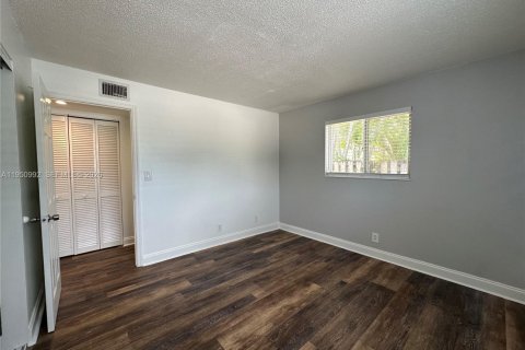 Apartamento en alquiler en Hollywood, Florida, 1 dormitorio № 2007087 - foto 15