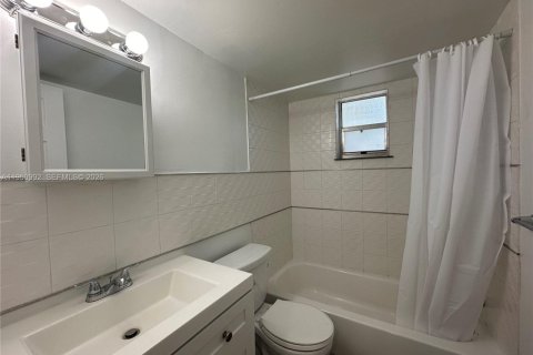 Apartamento en alquiler en Hollywood, Florida, 1 dormitorio № 2007087 - foto 12
