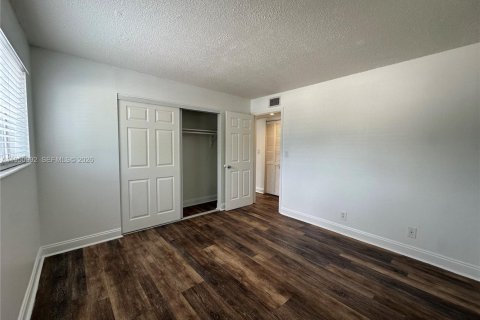 Apartamento en alquiler en Hollywood, Florida, 1 dormitorio № 2007087 - foto 16