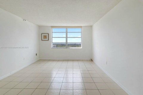 Condo in Aventura, Florida, 2 bedrooms  № 1644575 - photo 15