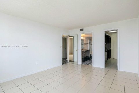 Condo in Aventura, Florida, 2 bedrooms  № 1644575 - photo 16