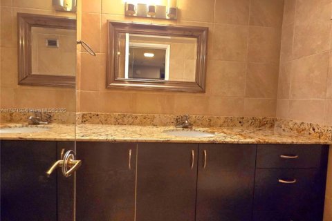 Condo in Aventura, Florida, 2 bedrooms  № 1644575 - photo 6