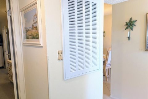 Condo in Bradenton, Florida, 1 bedroom  № 1598016 - photo 16