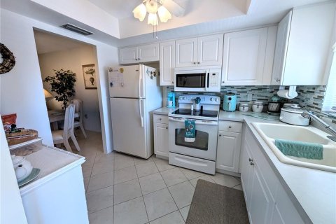 Condo in Bradenton, Florida, 1 bedroom  № 1598016 - photo 2