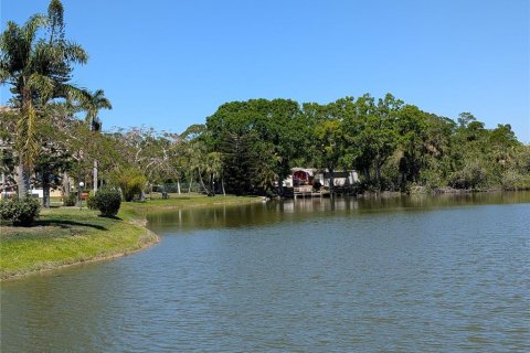 Condo in Bradenton, Florida, 1 bedroom  № 1598016 - photo 29