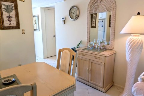 Condo in Bradenton, Florida, 1 bedroom  № 1598016 - photo 5