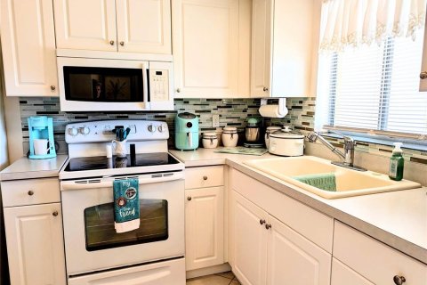 Condo in Bradenton, Florida, 1 bedroom  № 1598016 - photo 4