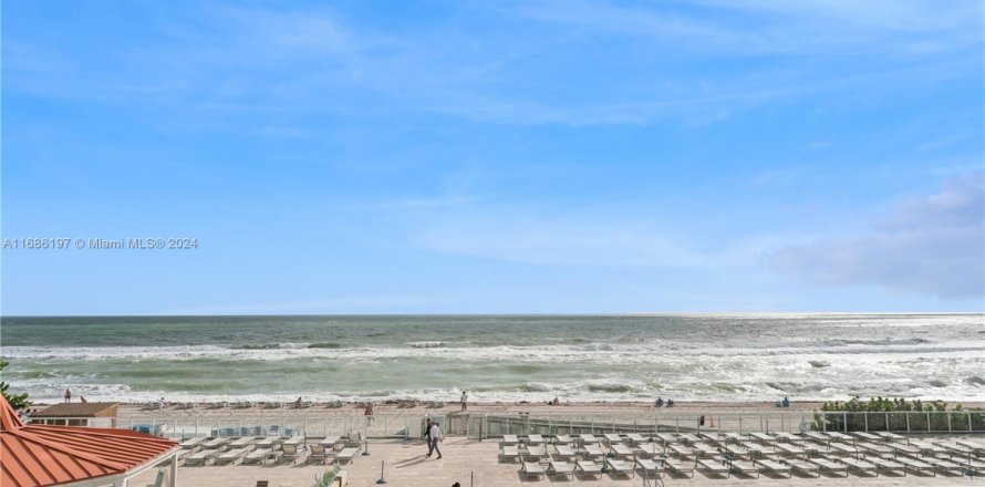 Studio in the Condo in Sunny Isles Beach, Florida № 1714418
