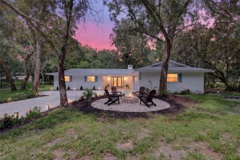 House in Geneva, Florida 4 bedrooms, 222.97 sq.m. № 2295106