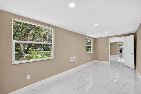 House in Geneva, Florida 4 bedrooms, 222.97 sq.m. № 2295106 - photo 22