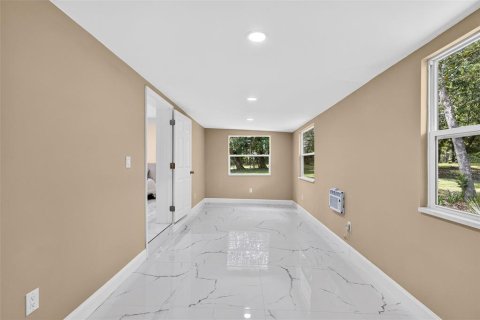 House in Geneva, Florida 4 bedrooms, 222.97 sq.m. № 2295106 - photo 24