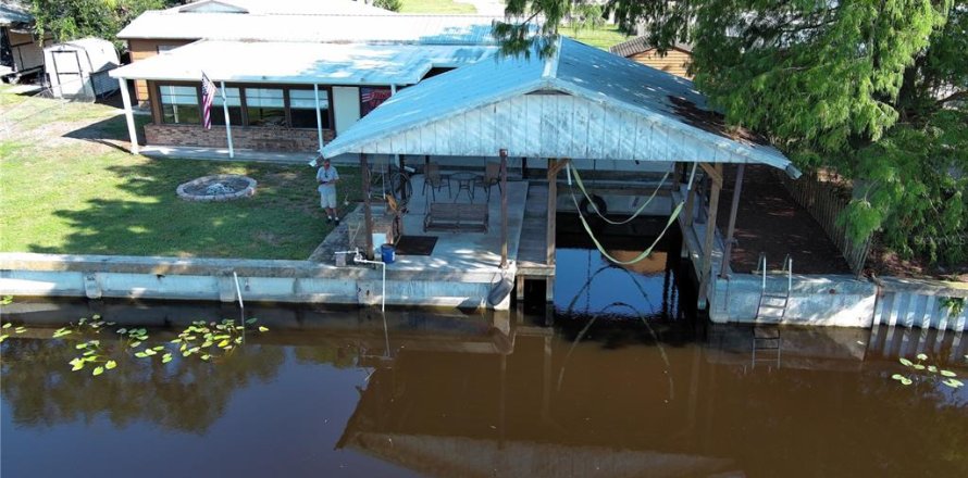 House in Okeechobee, Florida 2 bedrooms, 133.59 sq.m. № 1856733