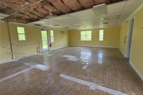 Immobilier commercial à louer à North Port, Floride: 256.13 m2 № 2214299 - photo 3
