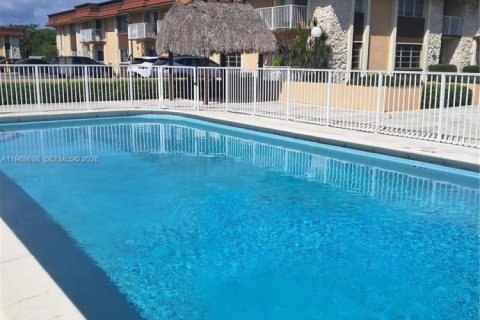 Condominio en Miami, Florida, 2 dormitorios  № 2029807