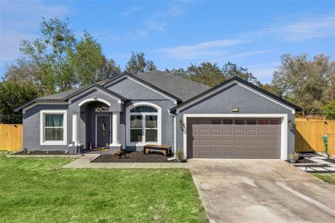 Villa ou maison à Deltona, Floride 4 chambres, 192.87 m2 № 2126575