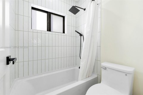 Villa ou maison à louer à Lighthouse Point, Floride: 4 chambres, 187.66 m2 № 1996686 - photo 24