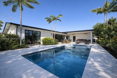 Villa ou maison à louer à Lighthouse Point, Floride: 4 chambres, 187.66 m2 № 1996686 - photo 2