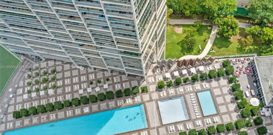 Condominio en Miami, Florida, 2 dormitorios № 1893138