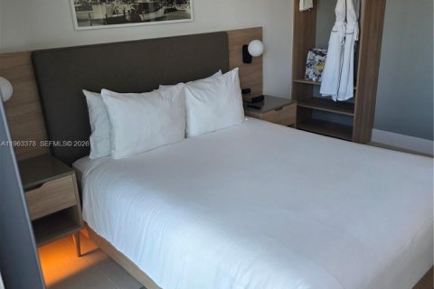 Condo in Miami, Florida, 2 bedrooms  № 2029615 - photo 11