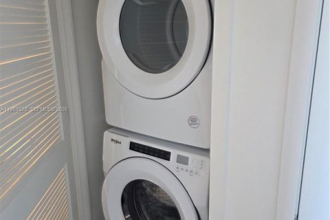 Condo in Miami, Florida, 2 bedrooms  № 2029615 - photo 28