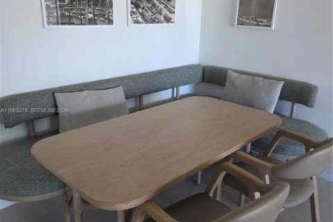 Condo in Miami, Florida, 2 bedrooms  № 2029615 - photo 9