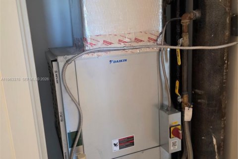 Condo in Miami, Florida, 2 bedrooms  № 2029615 - photo 29