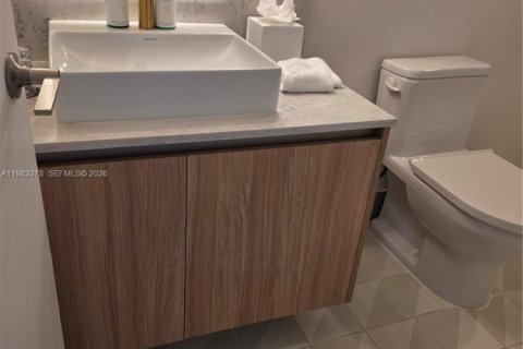 Condo in Miami, Florida, 2 bedrooms  № 2029615 - photo 14