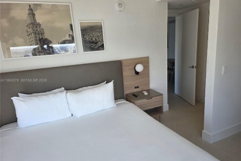 Condo in Miami, Florida, 2 bedrooms  № 2029615 - photo 16