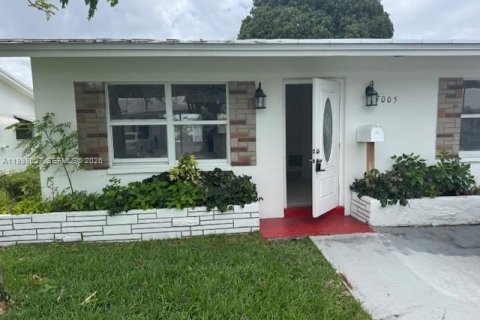 House in Tamarac, Florida 2 bedrooms, 80.27 sq.m. № 2060626