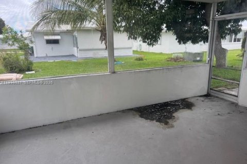 House in Tamarac, Florida 2 bedrooms, 80.27 sq.m. № 2060626 - photo 10