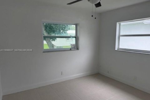 House in Tamarac, Florida 2 bedrooms, 80.27 sq.m. № 2060626 - photo 8