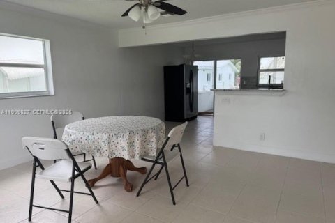 House in Tamarac, Florida 2 bedrooms, 80.27 sq.m. № 2060626 - photo 2