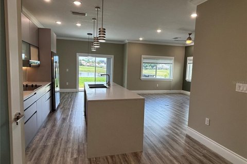 Townhouse in Davenport, Florida 4 bedrooms, 206.61 sq.m. № 2230067 - photo 5